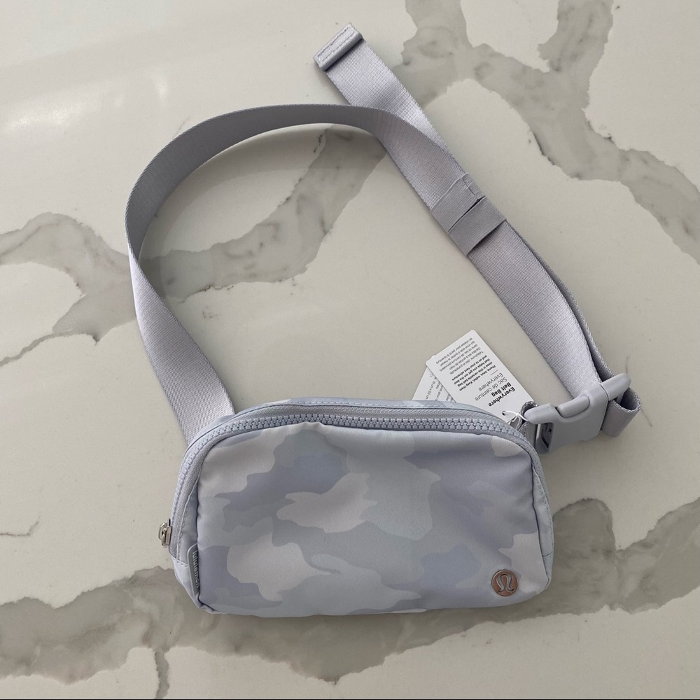 NWT Lululemon Everywhere Belt Bag - Light Grey Camo